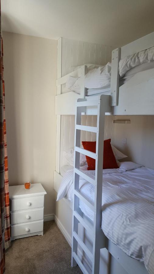 Central Bar Guesthouse Cushendall Bagian luar foto