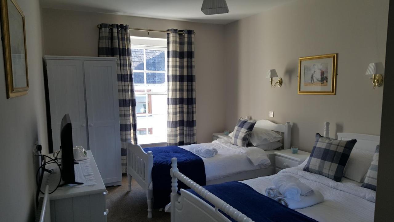 Central Bar Guesthouse Cushendall Bagian luar foto