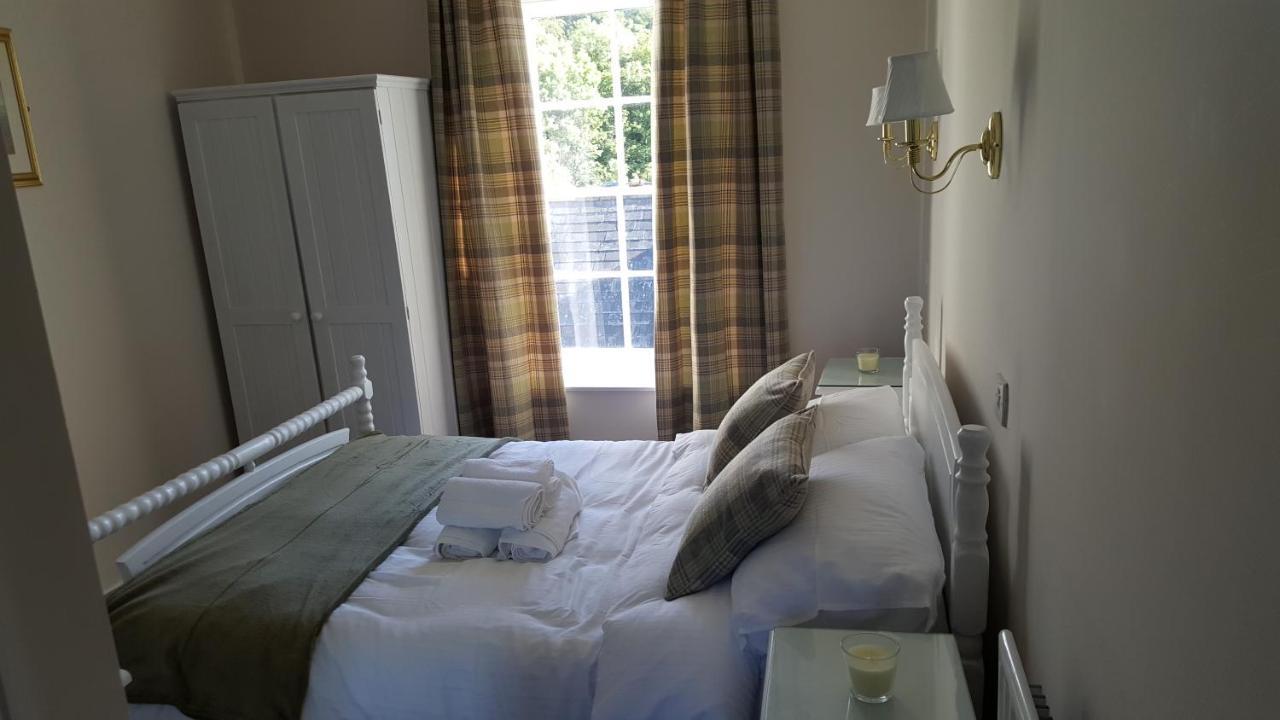 Central Bar Guesthouse Cushendall Bagian luar foto