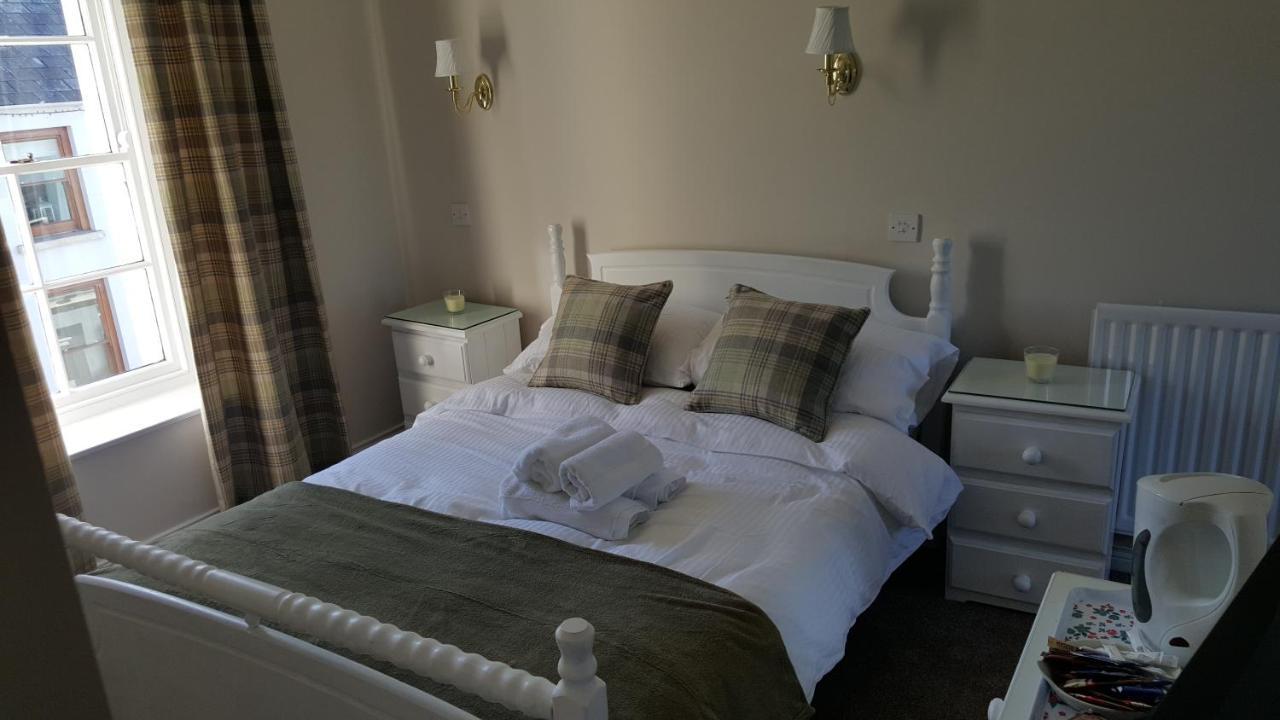 Central Bar Guesthouse Cushendall Bagian luar foto