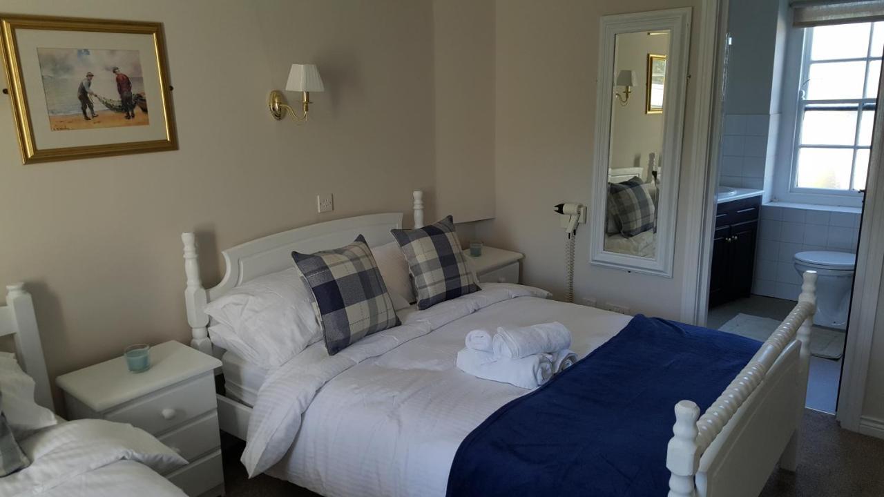 Central Bar Guesthouse Cushendall Bagian luar foto