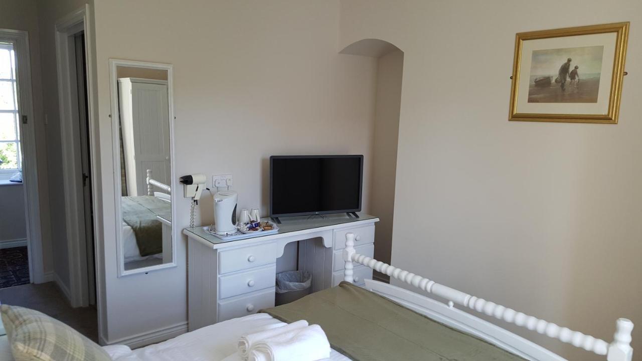 Central Bar Guesthouse Cushendall Bagian luar foto